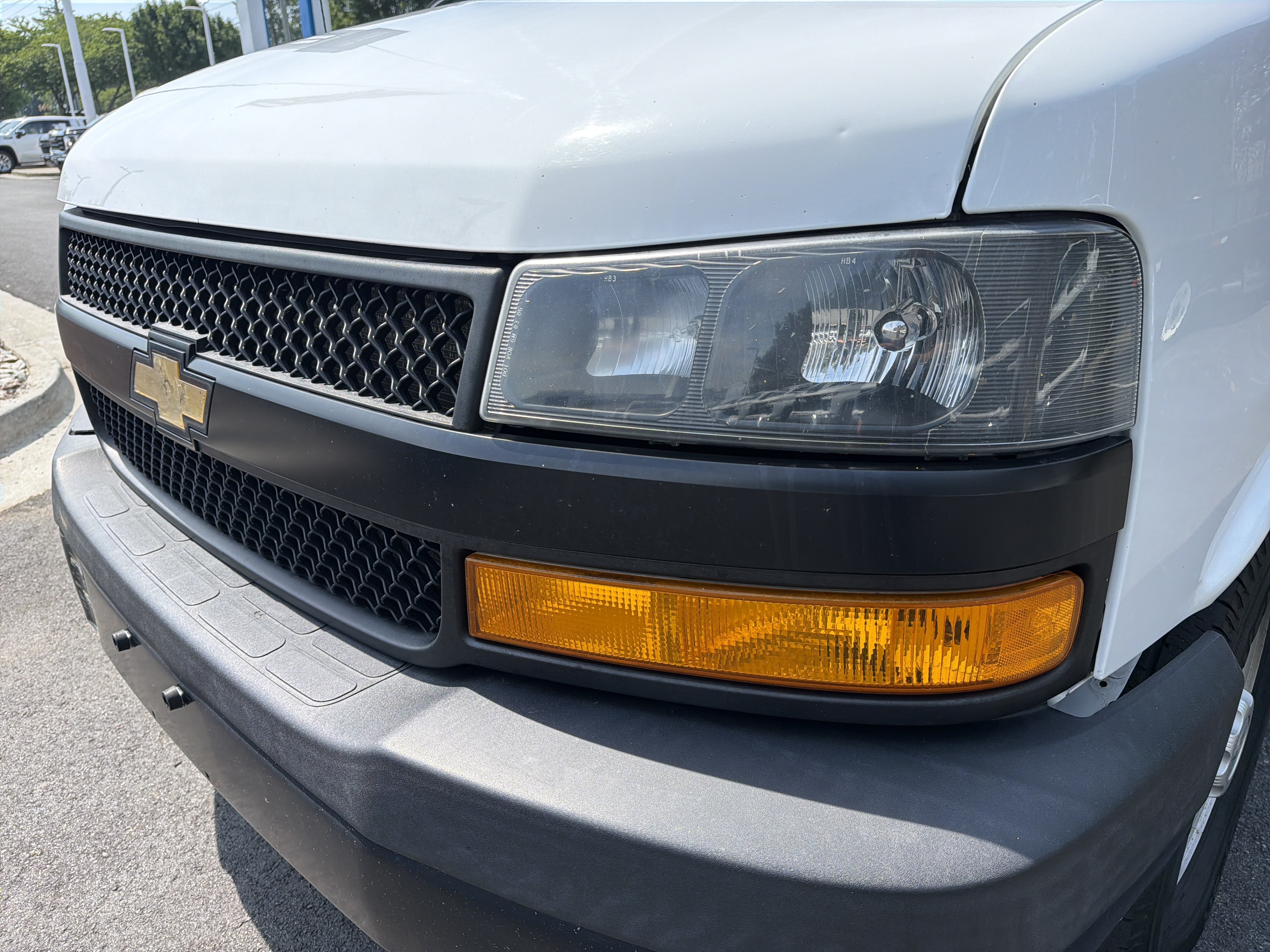 Used 2018 Chevrolet Express 2500 Extended RWD image 6