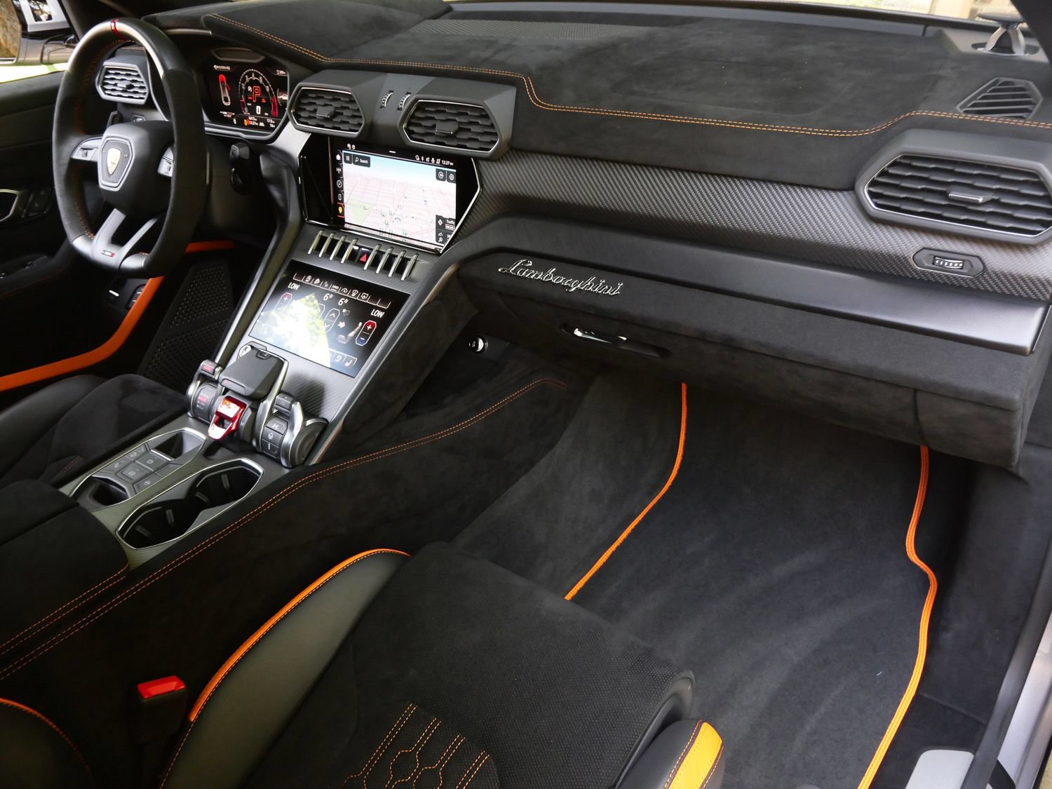 Used 2024 Lamborghini Urus Performante AWD/4WD image 24