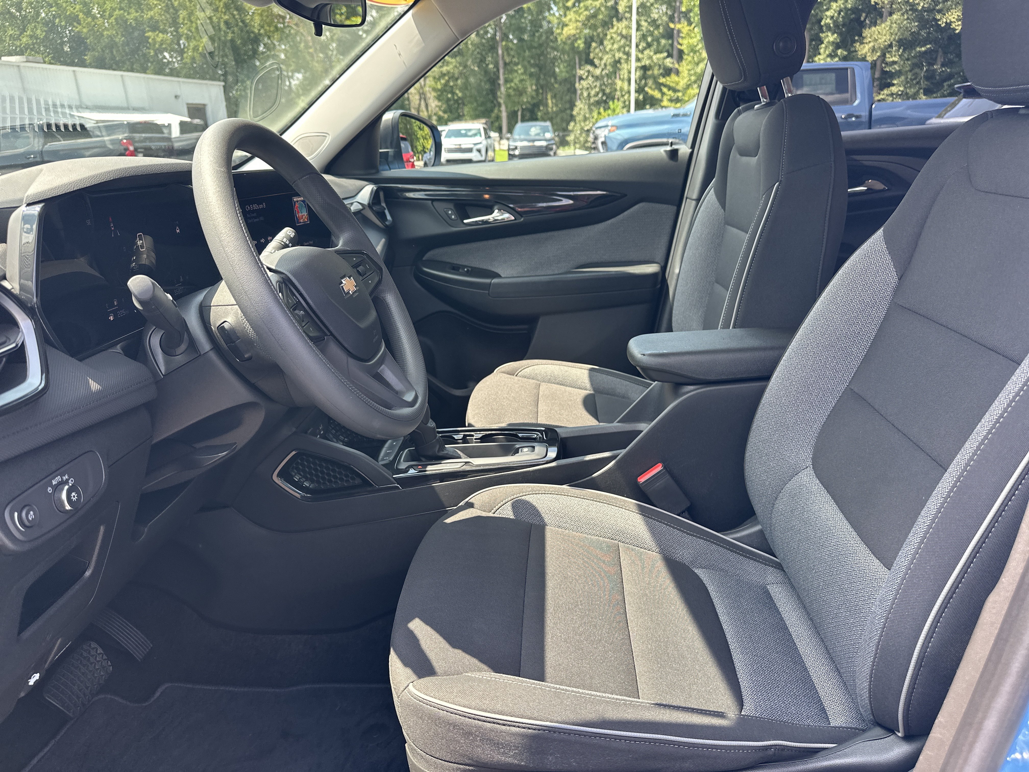 Used 2024 Chevrolet TrailBlazer LS w/ LS Convenience Package FWD image 10