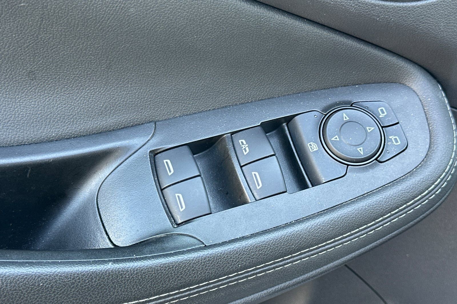 Used 2023 Buick Encore GX Preferred w/ Cold Weather Comfort Package FWD image 12