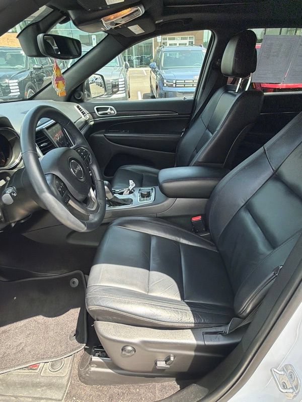 Used 2018 Jeep Grand Cherokee Limited AWD/4WD image 18