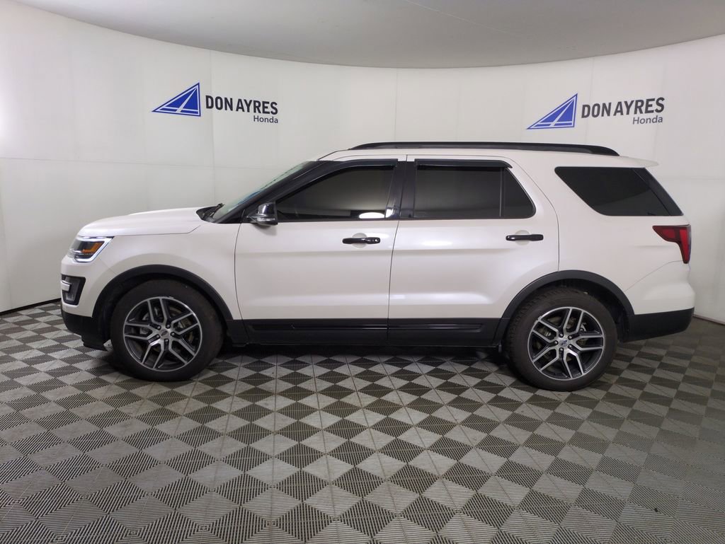 Used 2017 Ford Explorer Sport w/ Equipment Group 401A AWD/4WD image 2