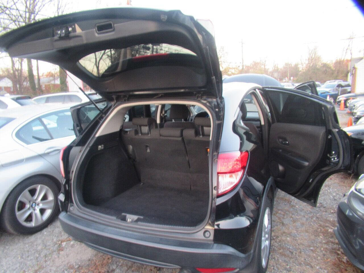 Used 2016 Honda HR-V LX image 11