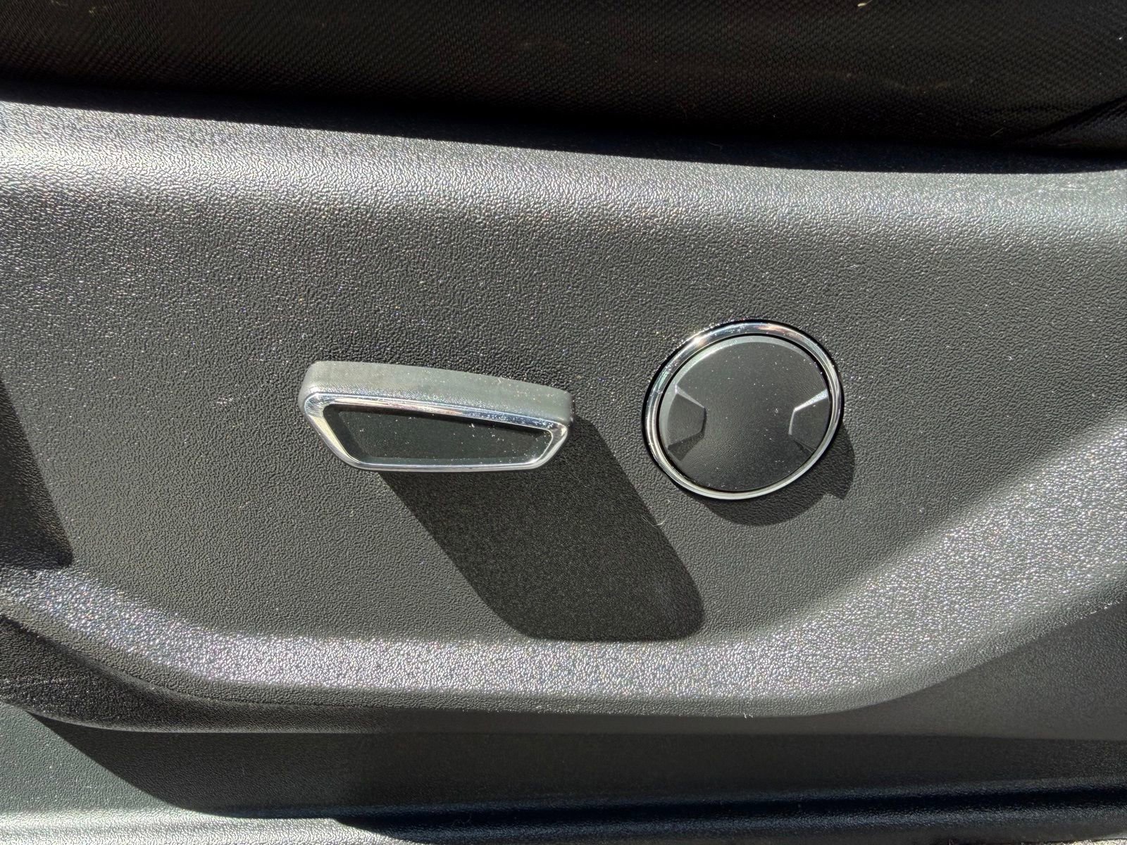 Used 2019 Ford Expedition Max XLT AWD/4WD image 18