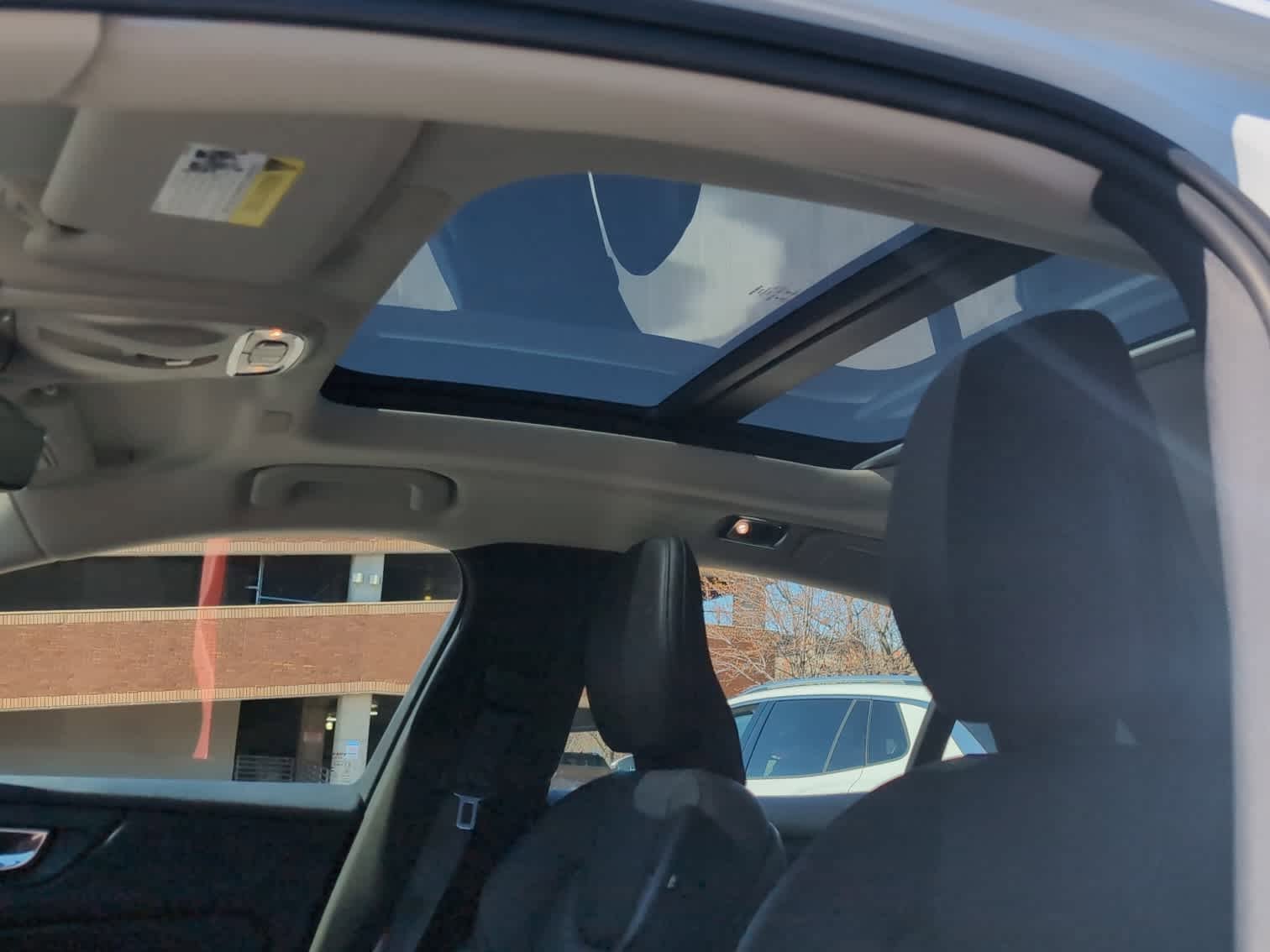 Used 2019 Volvo S60 T6 Momentum w/ Multimedia Package image 4