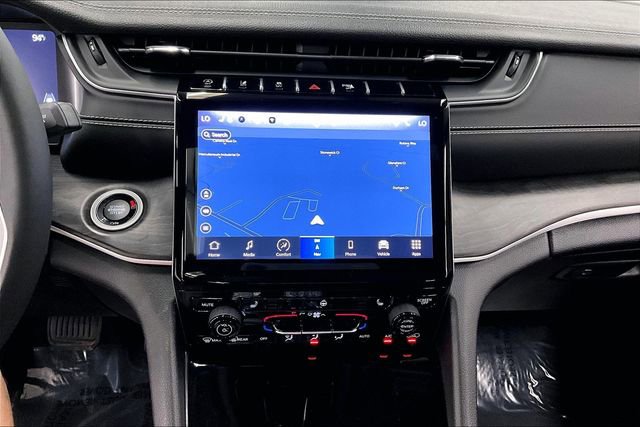 Used 2024 Jeep Grand Cherokee Limited w/ Black Appearance Package image 31