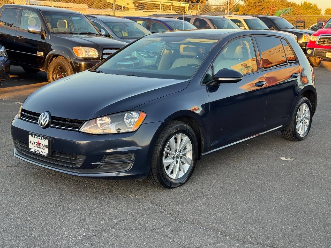 Used 2016 Volkswagen Golf S image 1