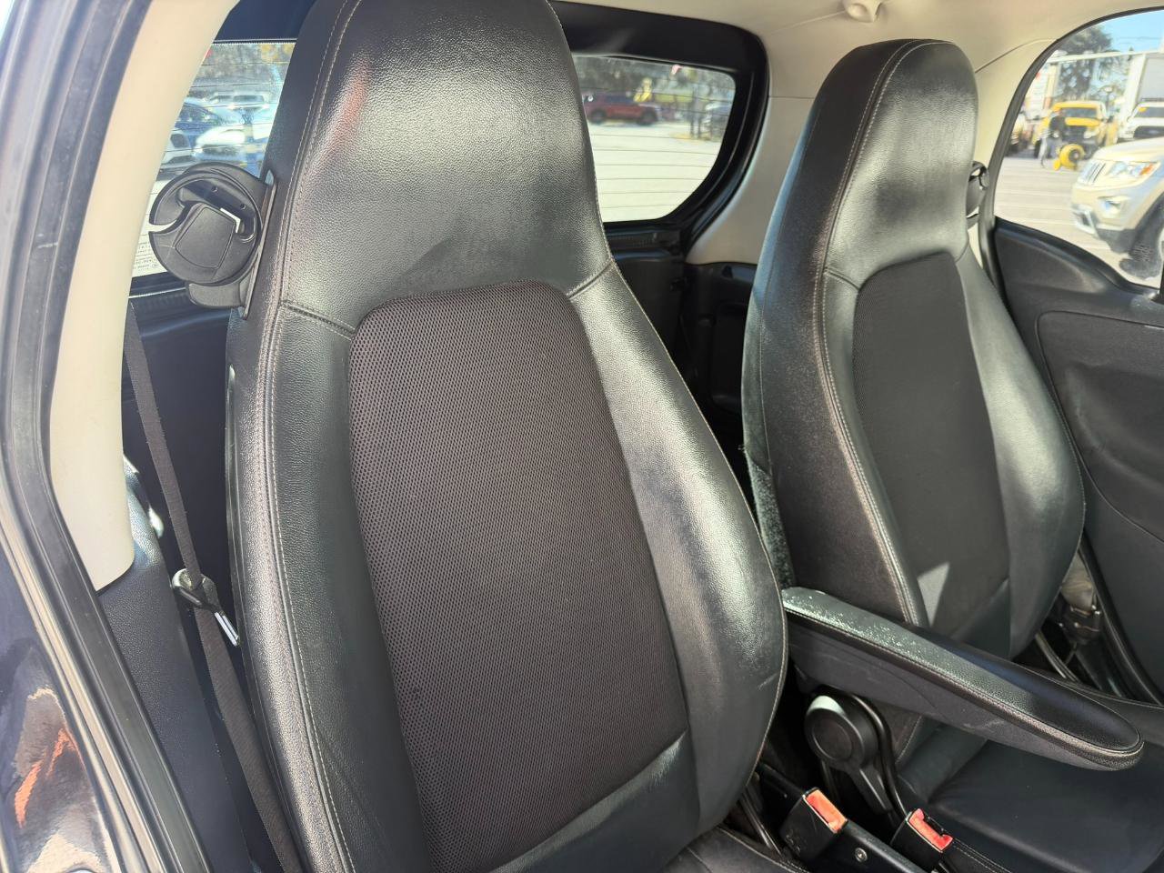 Used 2013 smart fortwo passion image 32