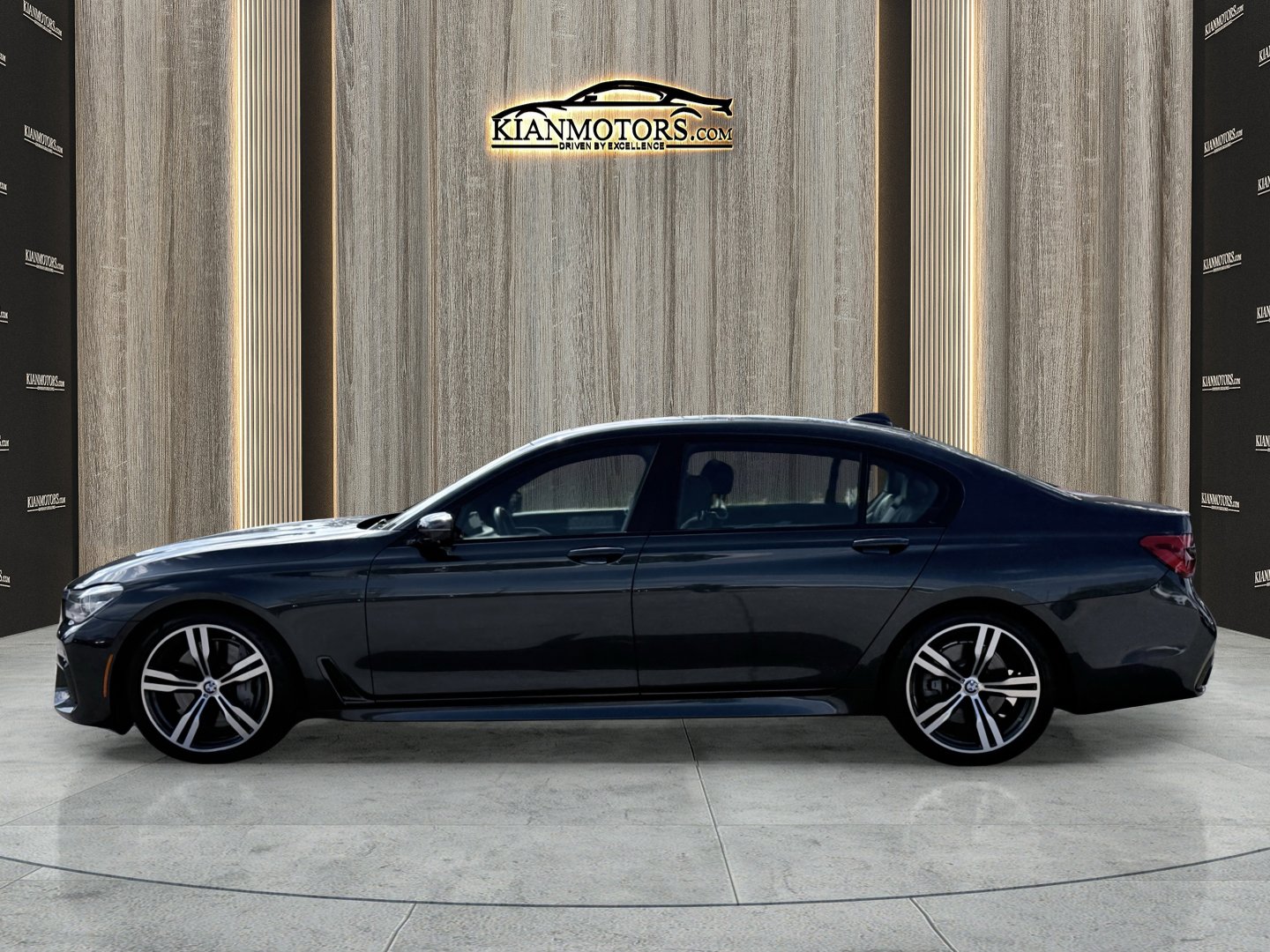 Used 2019 BMW 750i w/ M Sport Package image 4