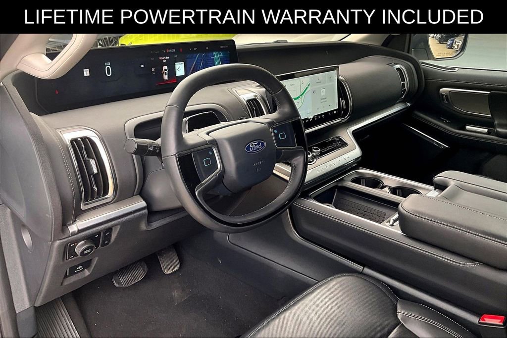 Used 2025 Ford Expedition Platinum image 13