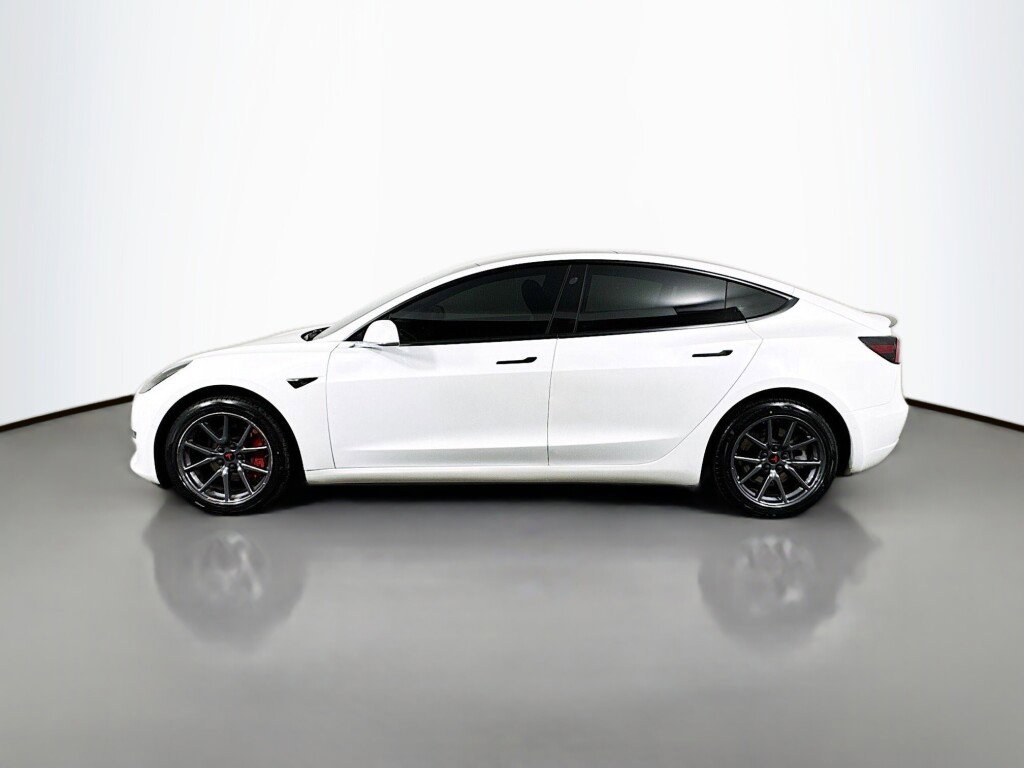 Used 2020 Tesla Model 3 Standard Range Plus image 2