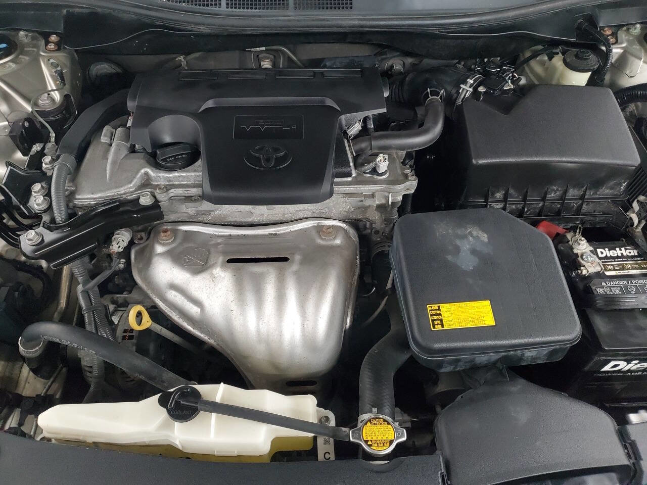 Used 2015 Toyota Camry SE image 4