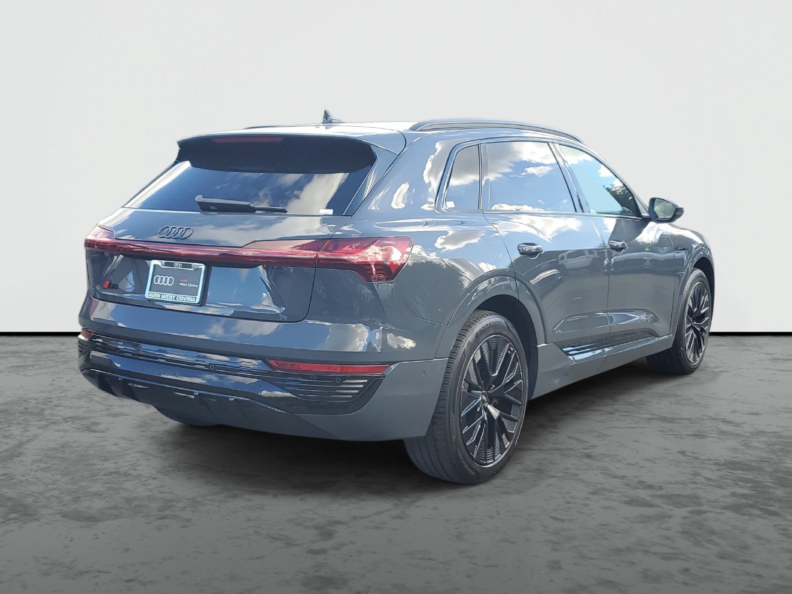 Used 2024 Audi Q8 e-tron Premium Plus w/ Prestige Package AWD/4WD image 4