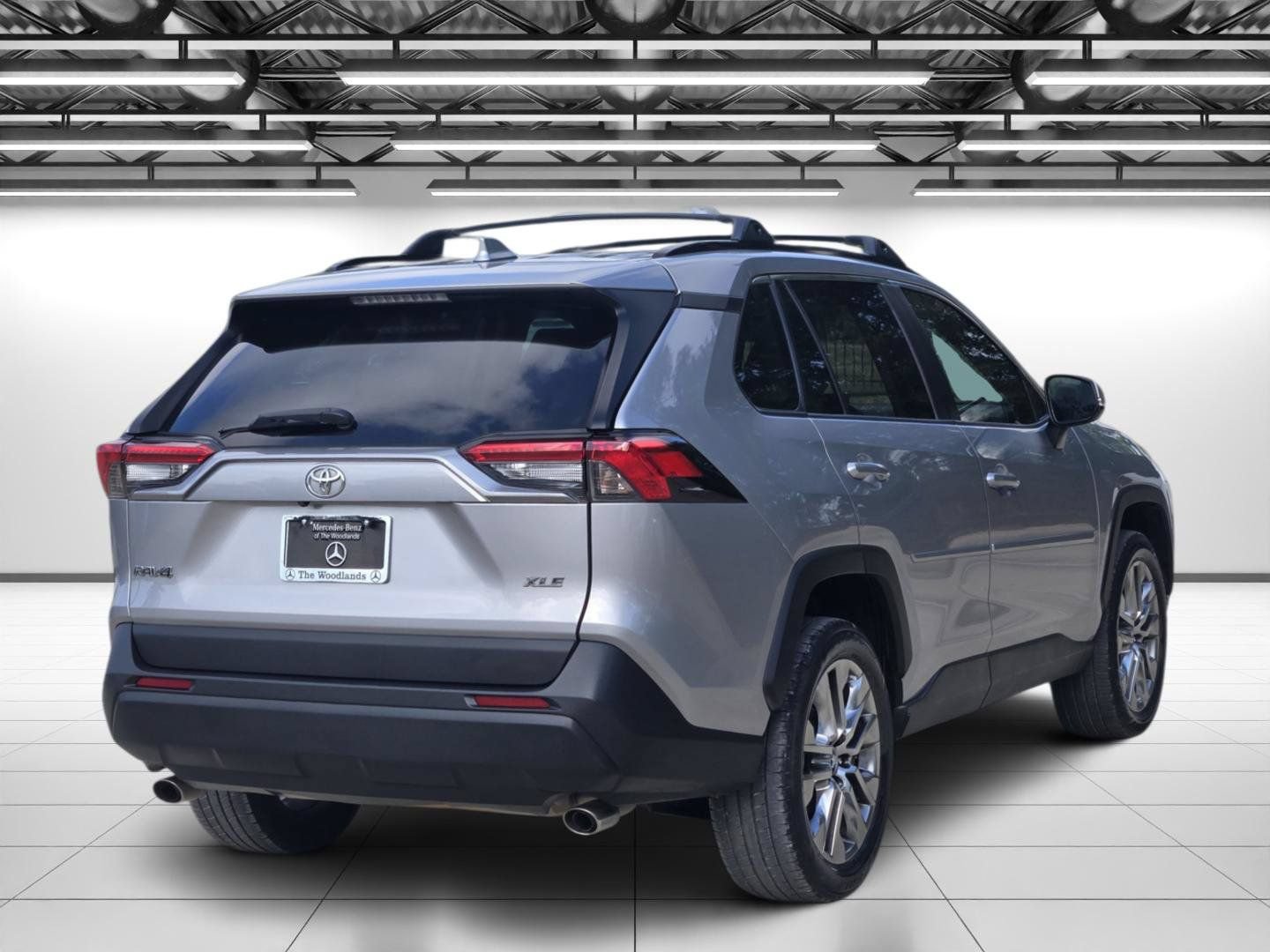 Used 2020 Toyota RAV4 XLE Premium FWD image 9