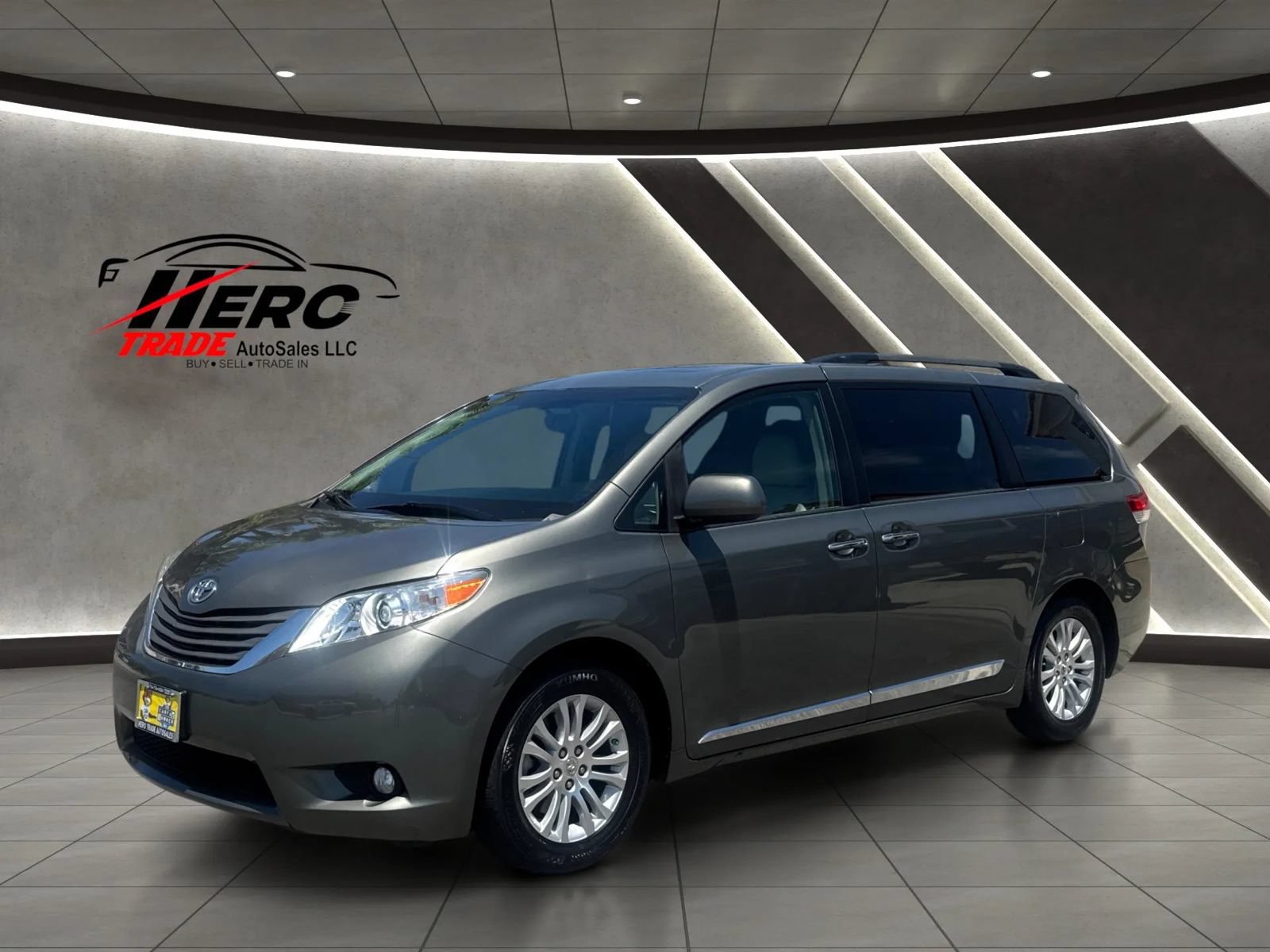 Used 2011 Toyota Sienna XLE w/ XLE Navigation Pkg FWD image 9