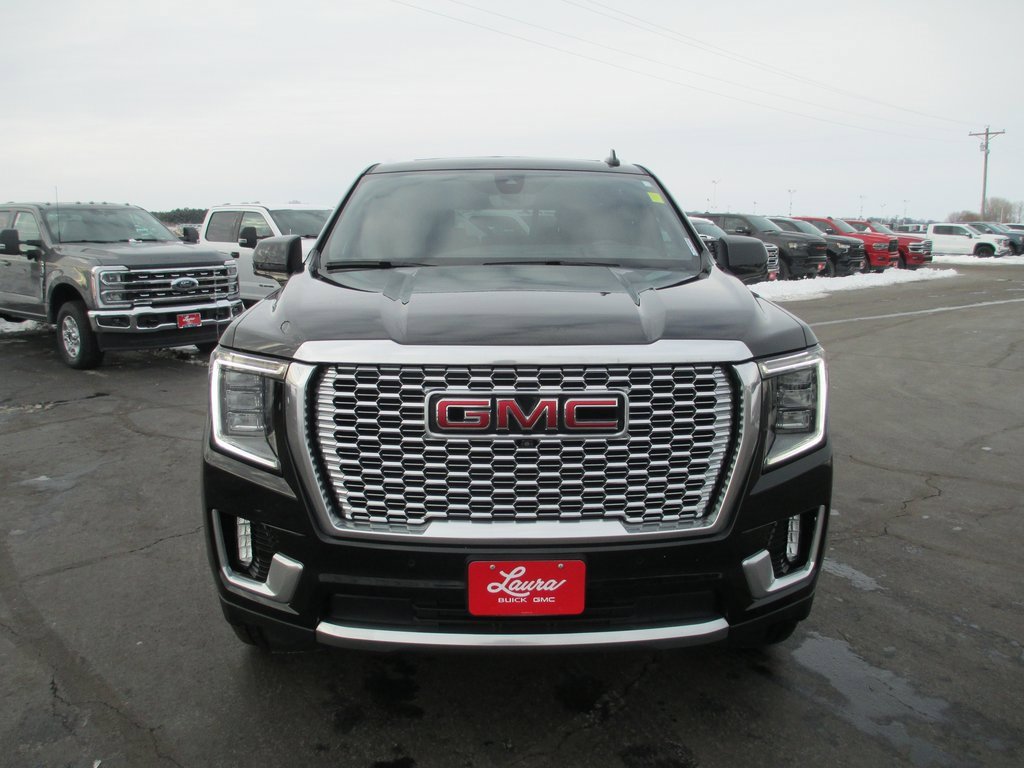 Used 2021 GMC Yukon Denali w/ Denali Premium Package image 11