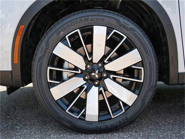 New 2025 Mitsubishi Outlander SE image 3