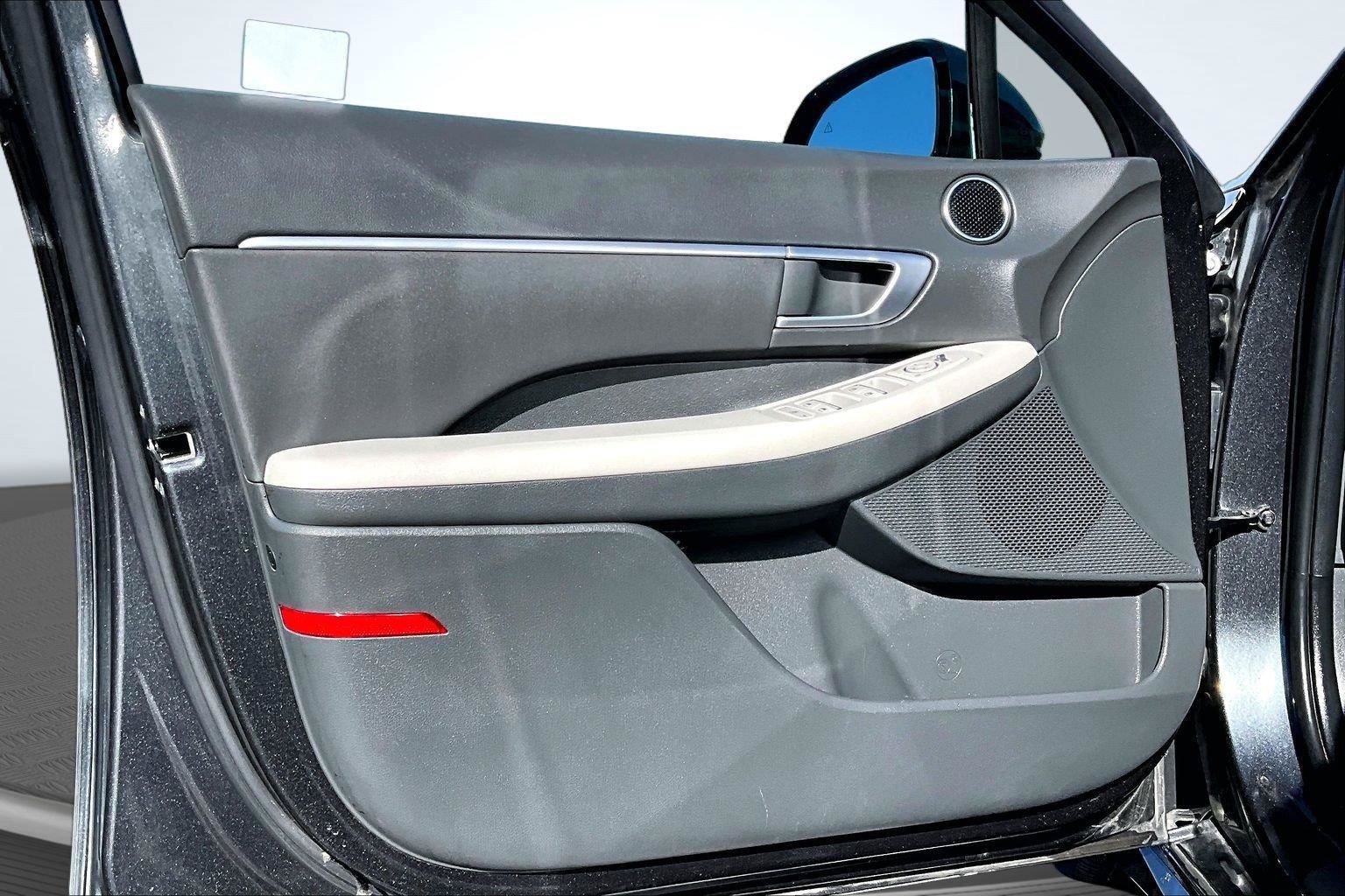 Used 2025 Hyundai Sonata SEL FWD image 23