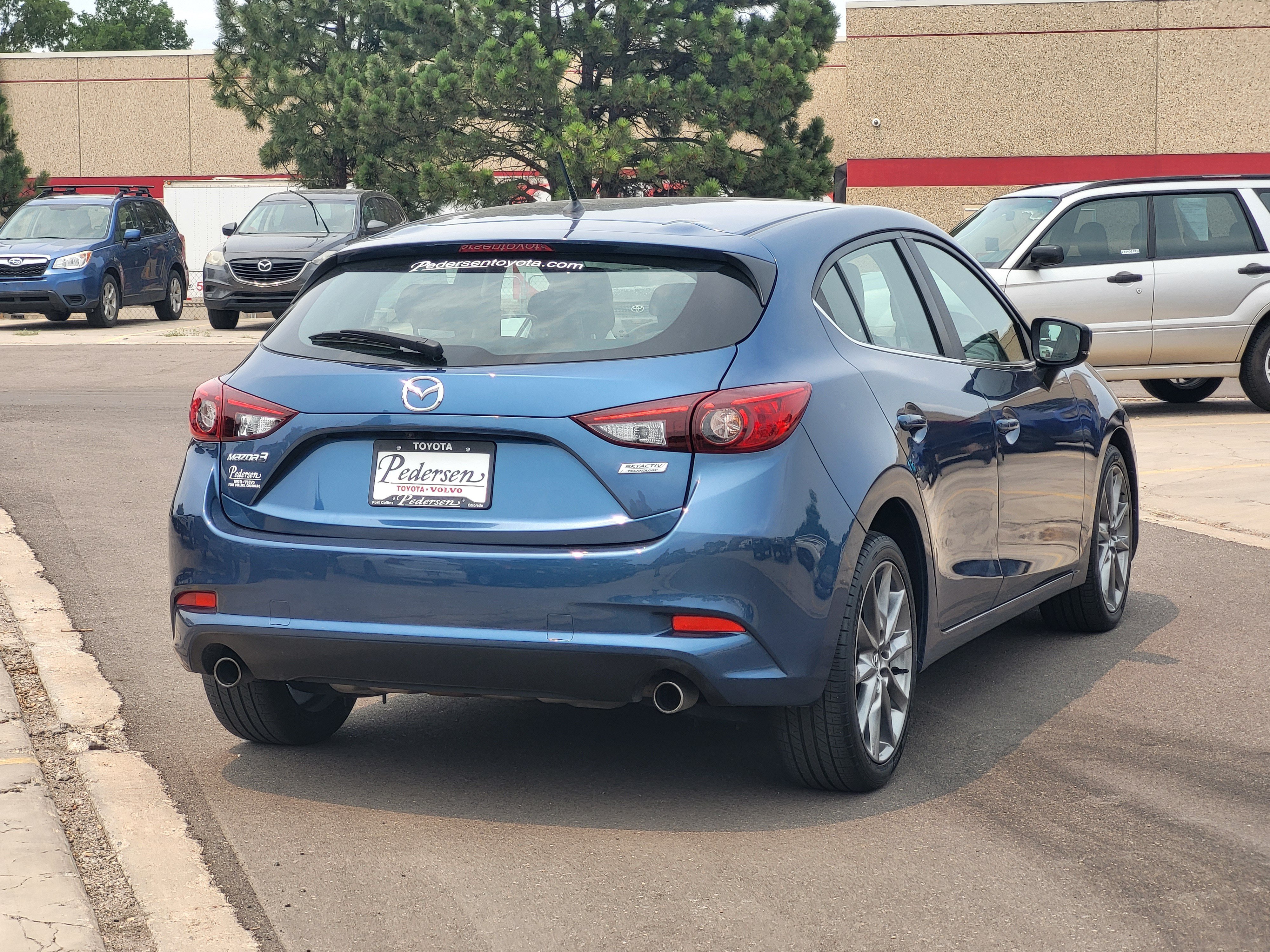 Used 2018 MAZDA MAZDA3 Touring FWD image 2