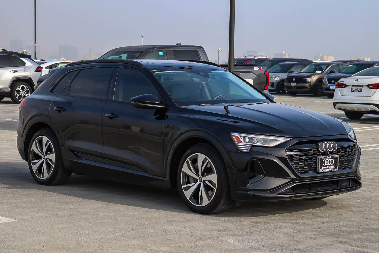 Used 2024 Audi Q8 e-tron Premium image 3