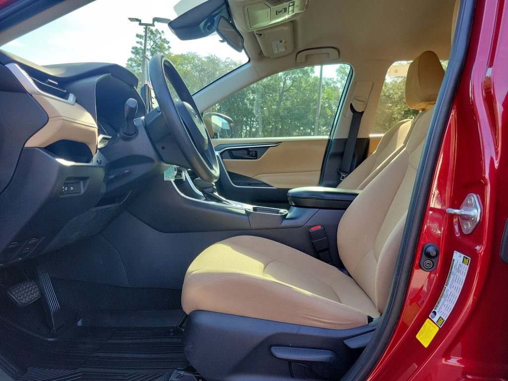 Used 2020 Toyota RAV4 LE FWD image 22