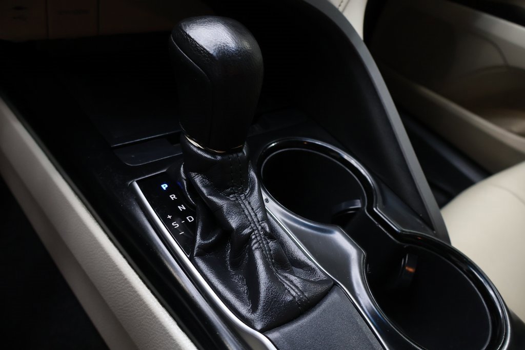 Used 2018 Toyota Camry LE image 22