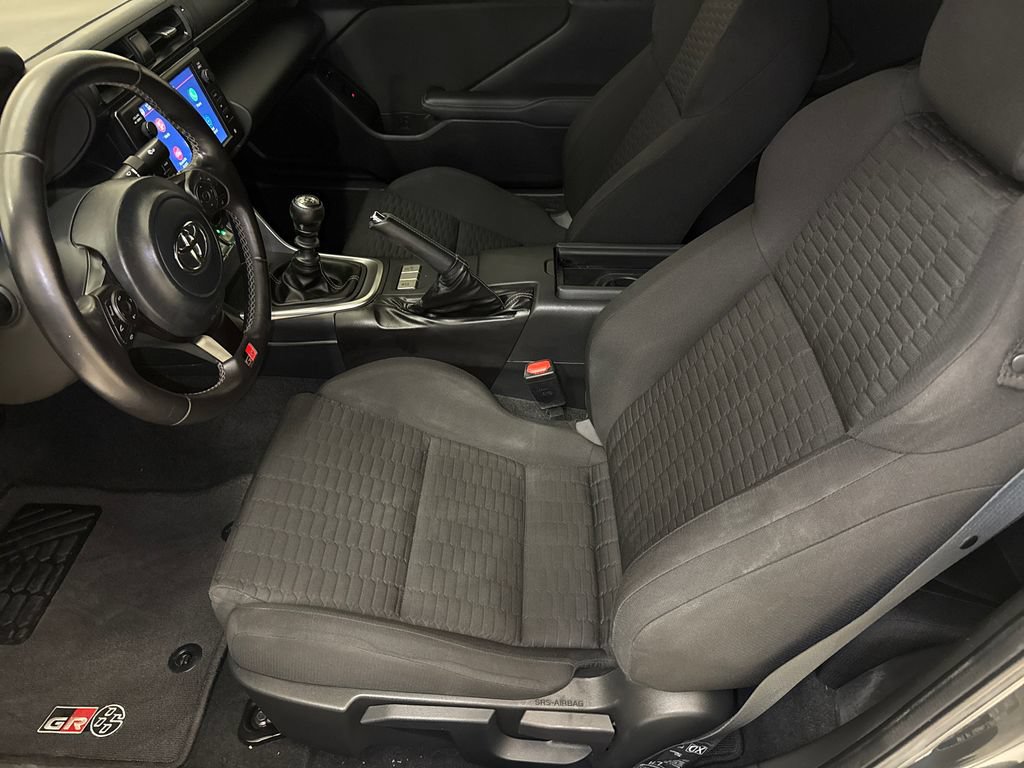 Used 2022 Toyota GR86 RWD image 17