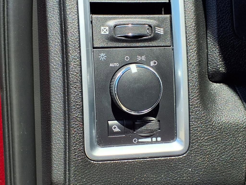 Used 2021 RAM 1500 Classic SLT image 15