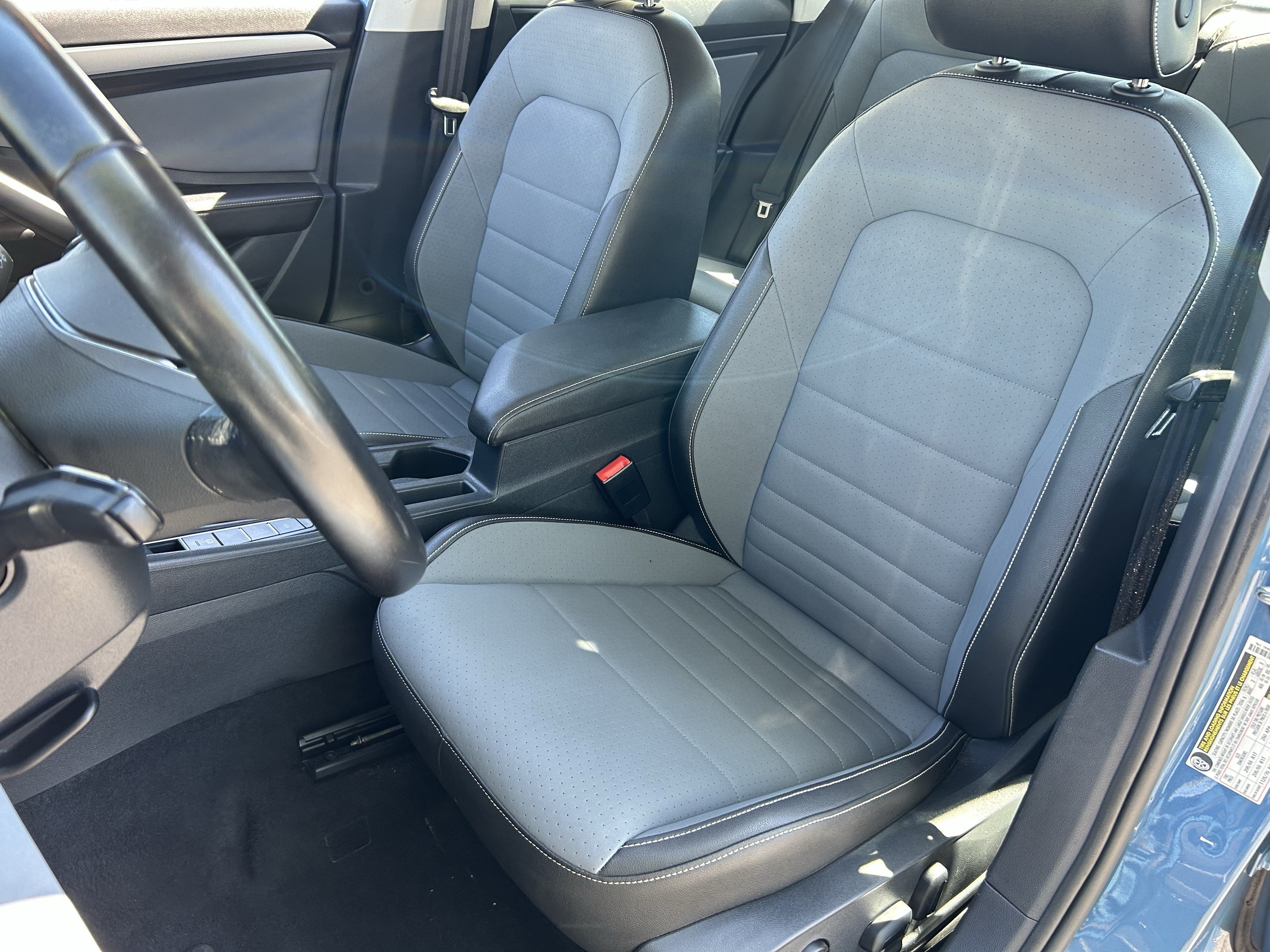 Used 2025 Volkswagen Jetta SE FWD image 18