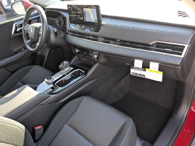 Used 2026 Mitsubishi Outlander ES FWD image 12