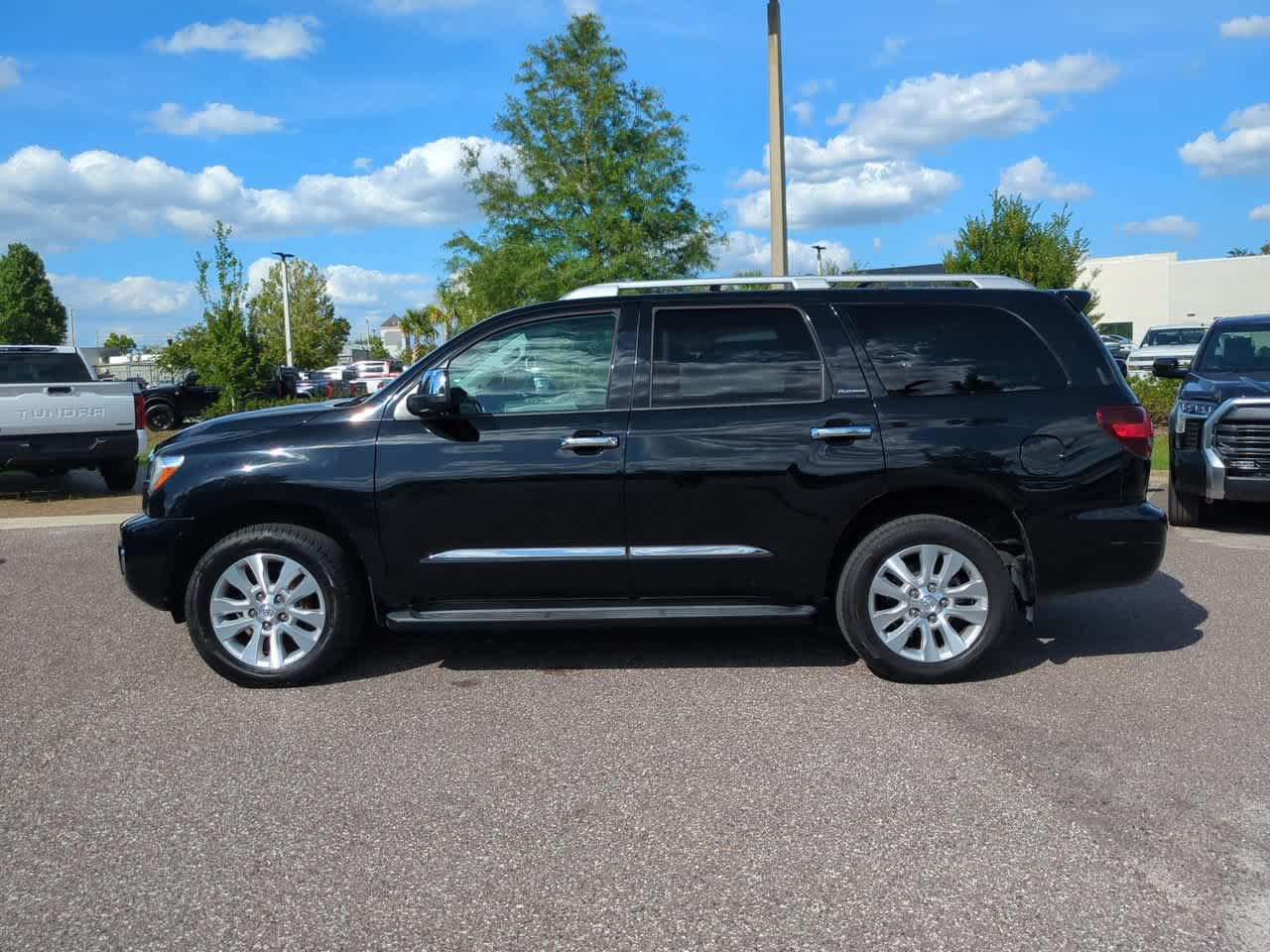 Used 2018 Toyota Sequoia Platinum AWD/4WD image 3