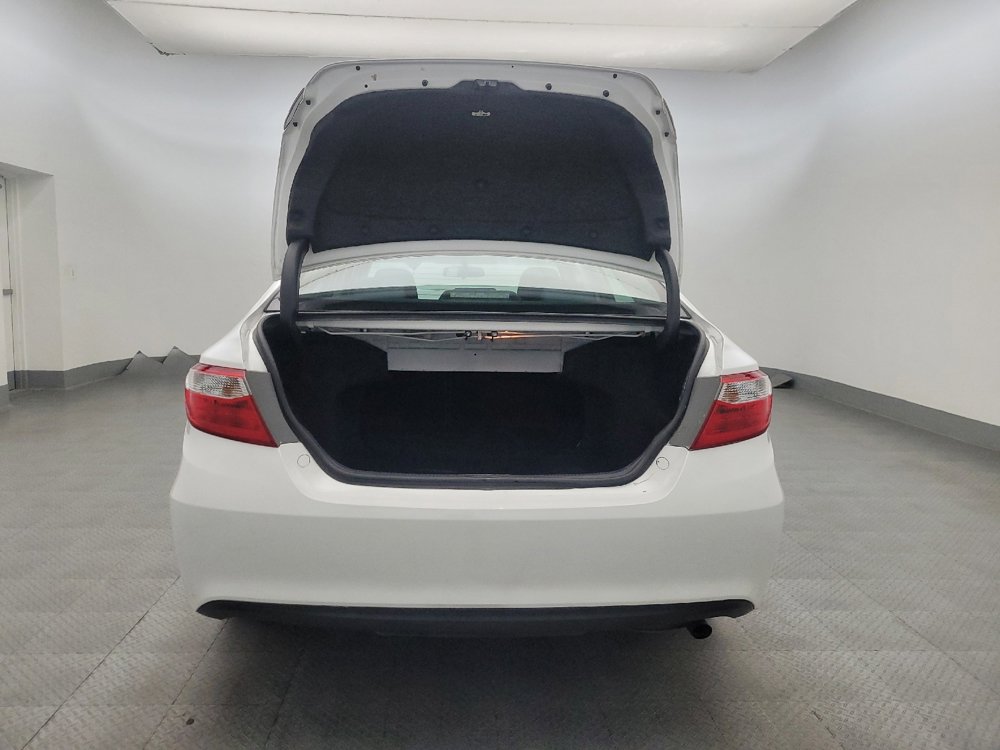 Used 2017 Toyota Camry LE image 29