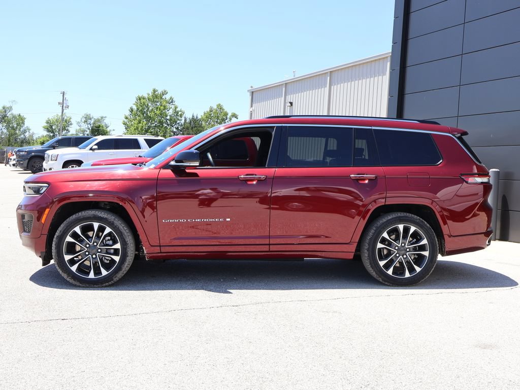 Used 2022 Jeep Grand Cherokee L Overland w/ Luxury Tech Group IV AWD/4WD image 2