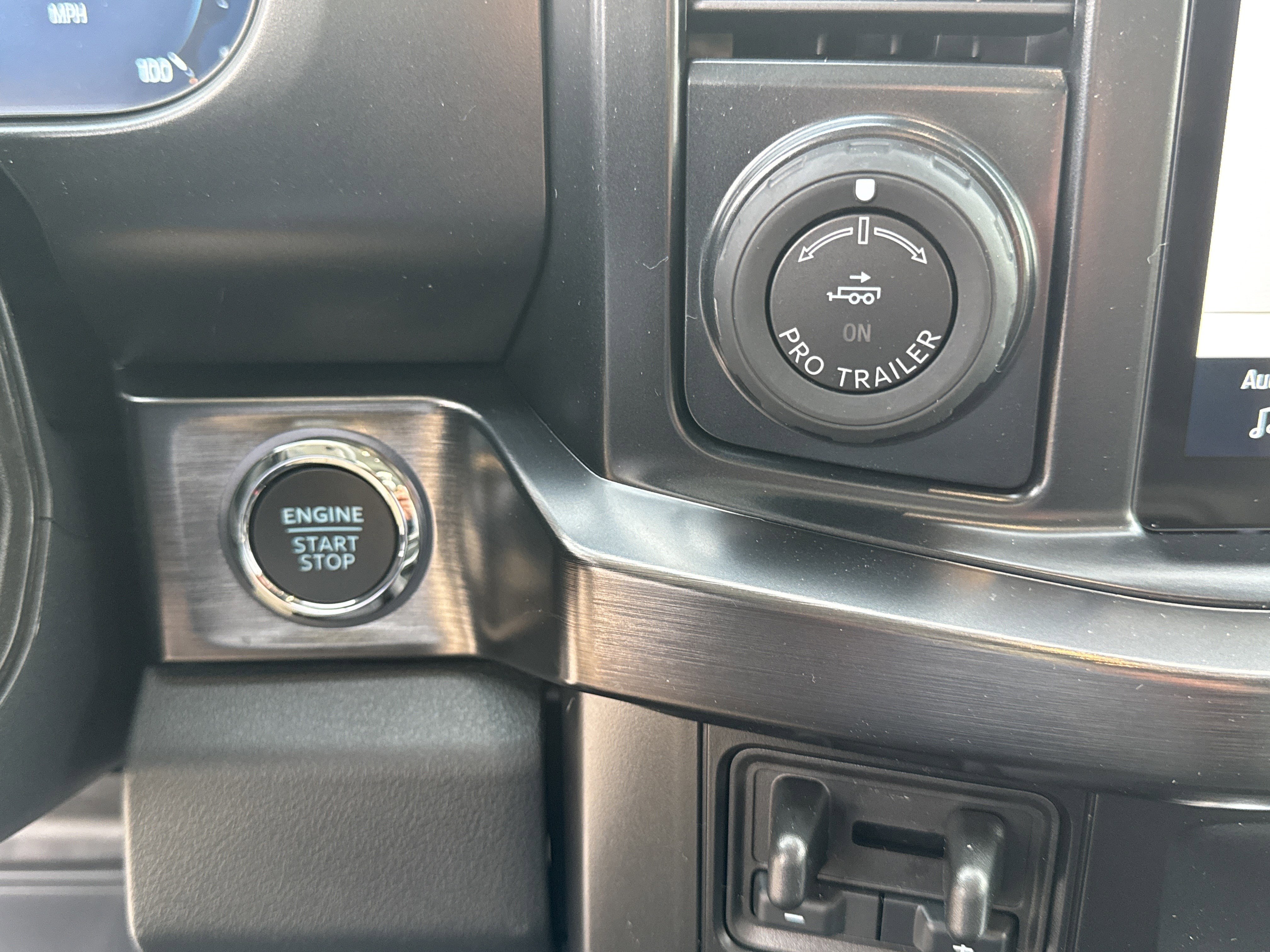 New 2026 Ford F250 Lariat w/ Black Appearance Package image 32