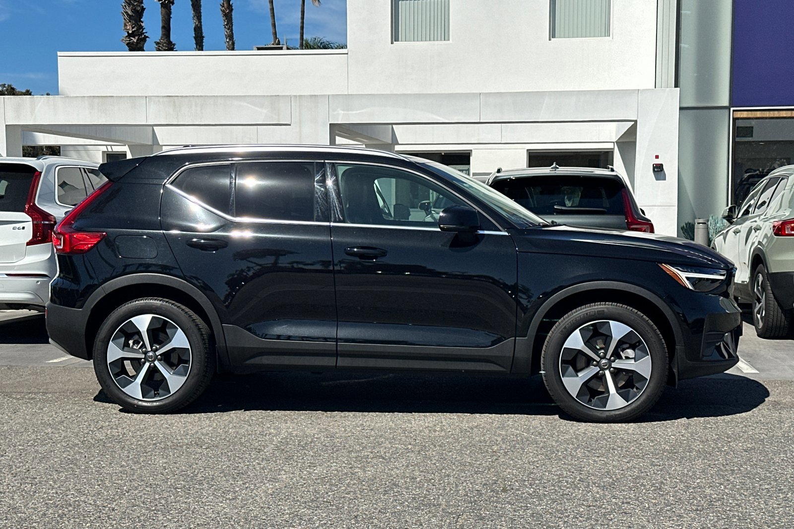 Certified 2025 Volvo XC40 B5 Core w/ Protection Package Premier image 3