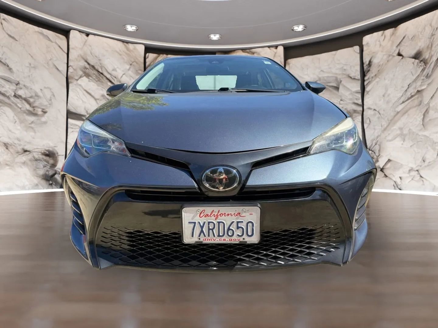 Used 2017 Toyota Corolla SE w/ SE Premium Package FWD image 2