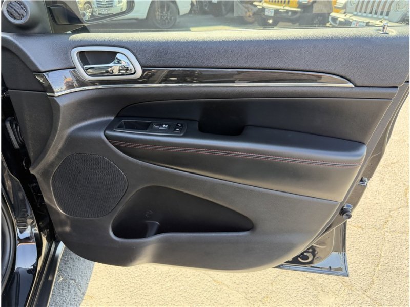 Used 2018 Jeep Grand Cherokee Trailhawk w/ Trailhawk Luxury Group image 33