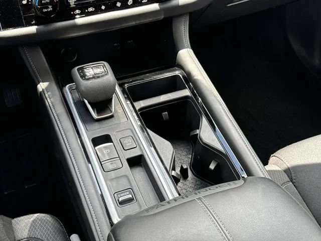 Used 2025 Nissan Pathfinder SV FWD image 20