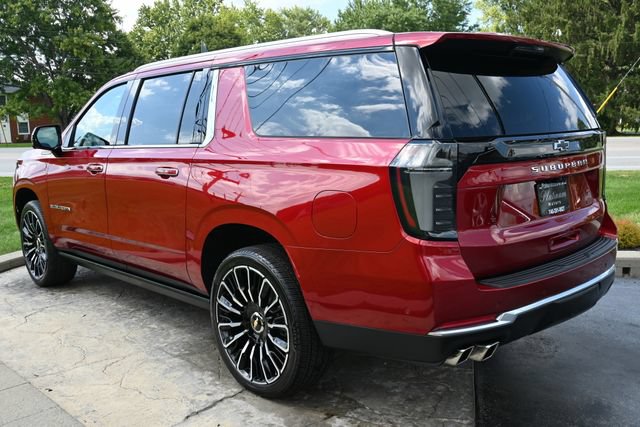 Used 2026 Chevrolet Suburban High Country AWD/4WD image 7