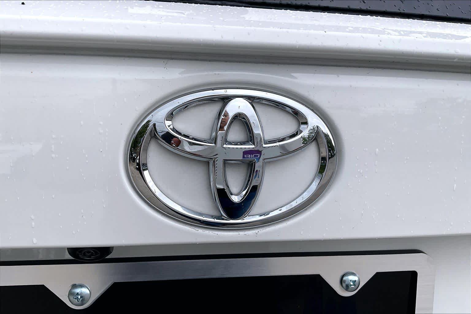 Used 2025 Toyota RAV4 LE AWD/4WD image 30