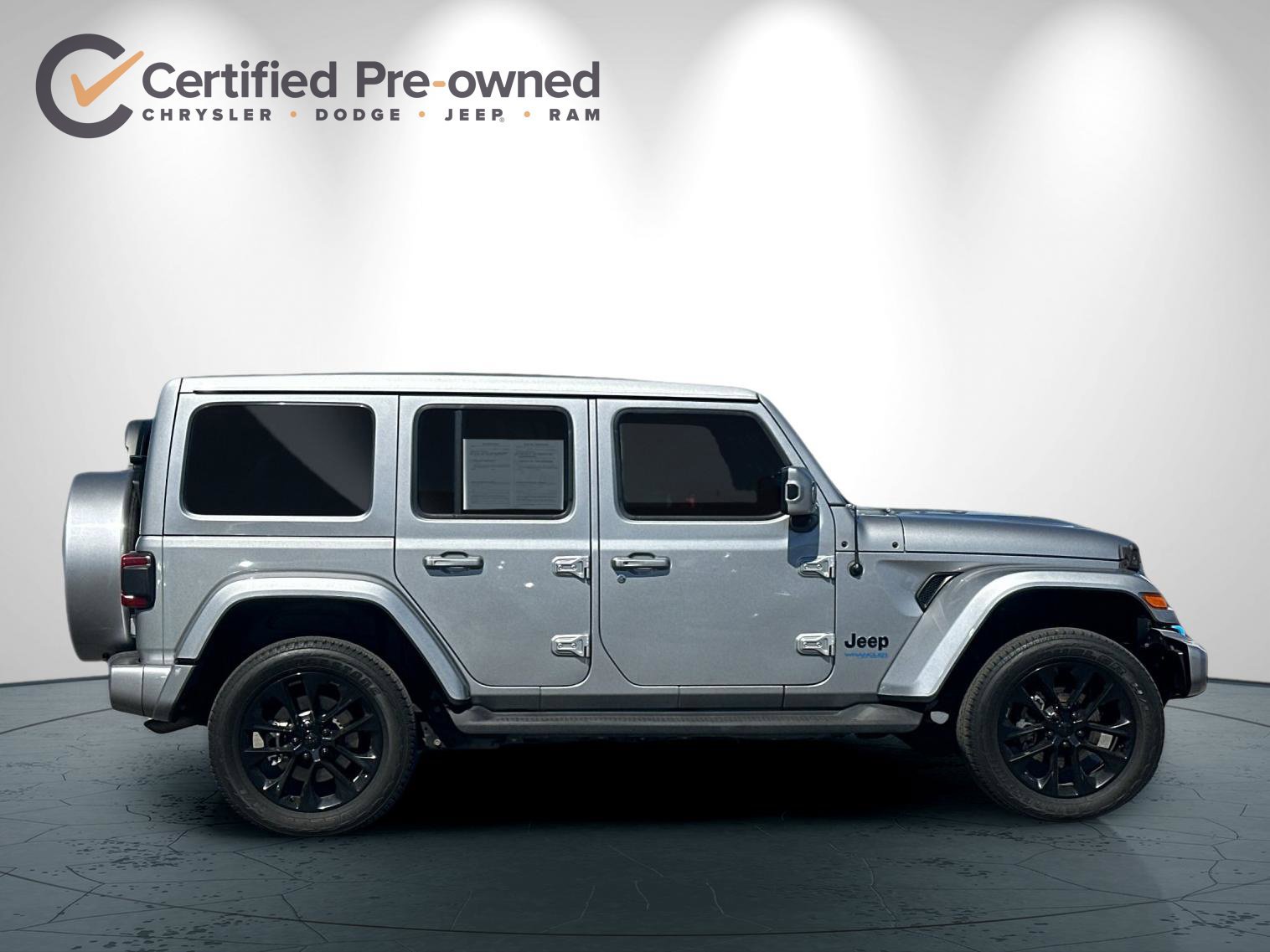 Used 2021 Jeep Wrangler Unlimited Sahara AWD/4WD image 3