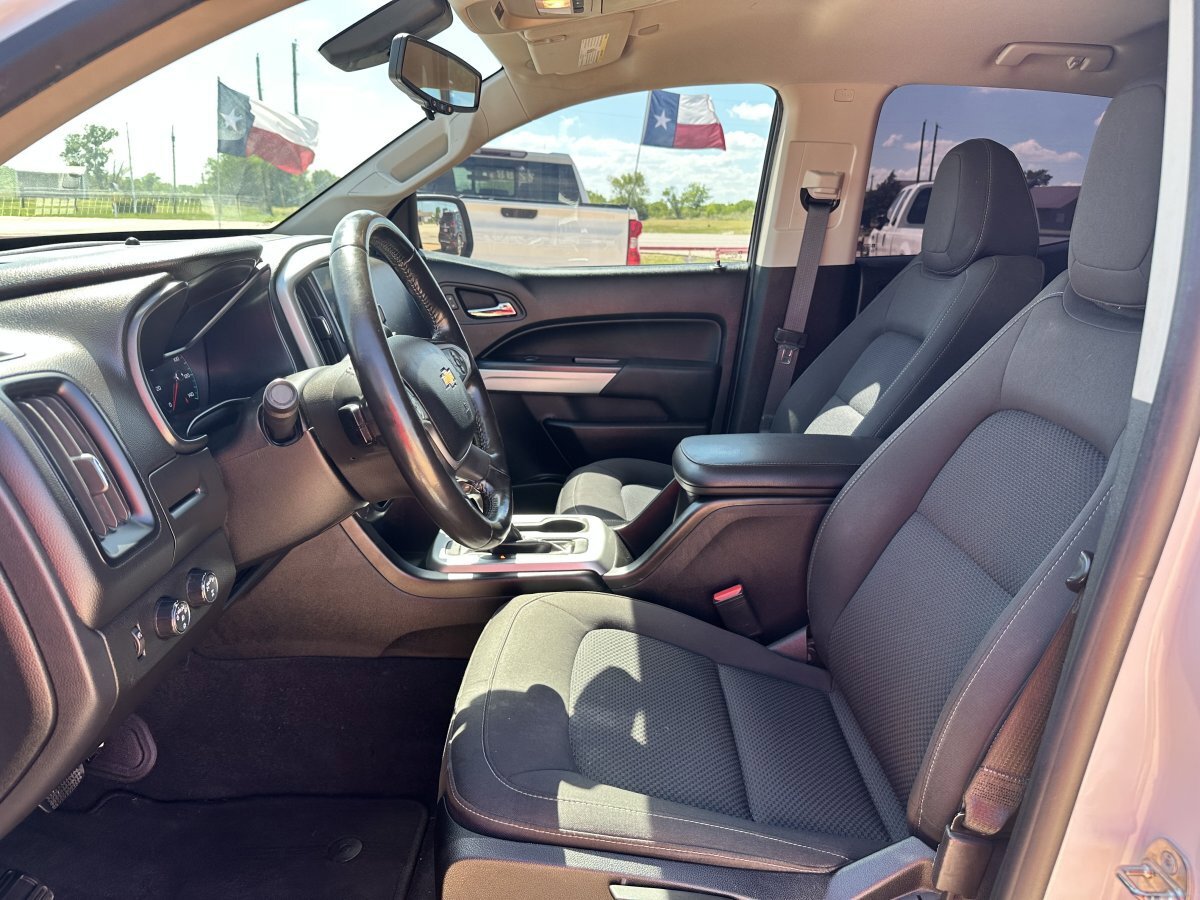 Used 2019 Chevrolet Colorado LT w/ LT Convenience Package AWD/4WD image 16