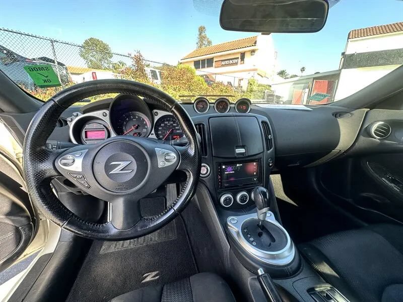Used 2018 Nissan 370Z Coupe RWD image 36