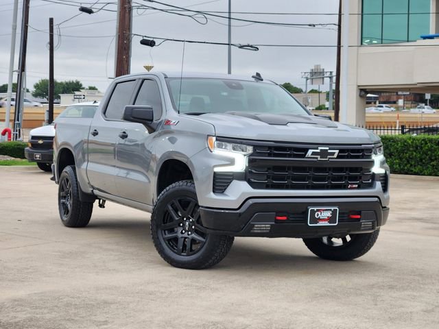 Used 2024 Chevrolet Silverado 1500 LT Trail Boss w/ Convenience Package II AWD/4WD image 2
