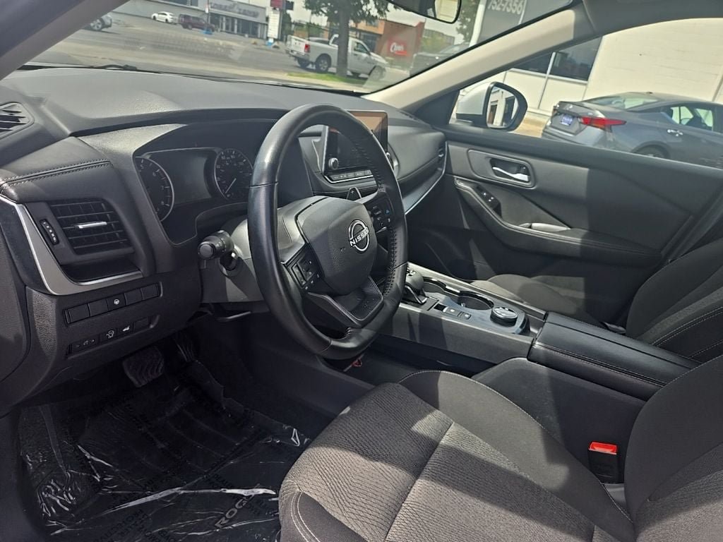 Used 2025 Nissan Rogue SV AWD/4WD image 11