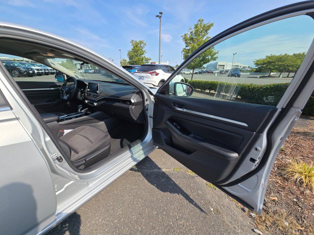 Used 2023 Nissan Altima 2.5 SV image 10