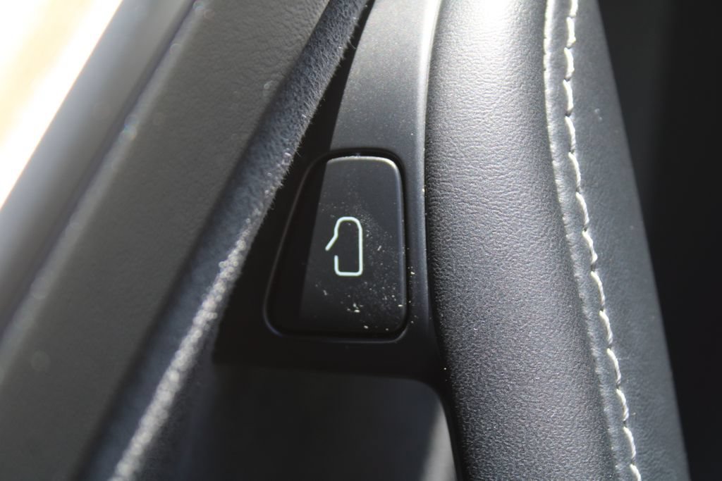 Used 2023 Tesla Model Y Long Range AWD/4WD image 21