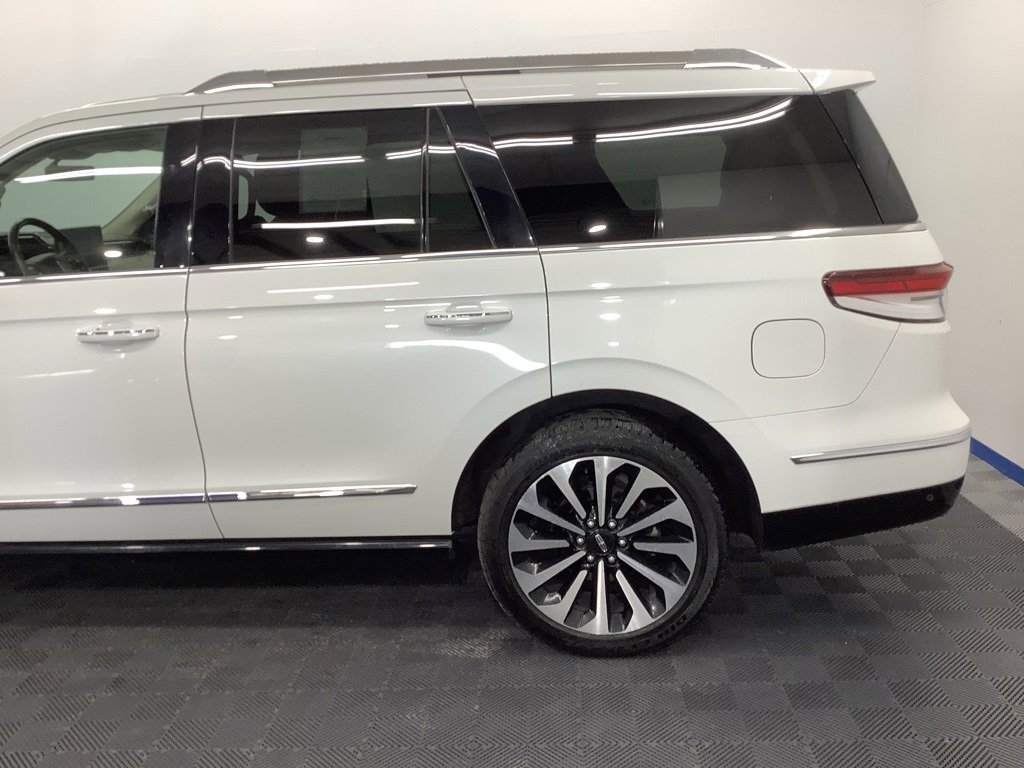 Used 2022 Lincoln Navigator Reserve image 4
