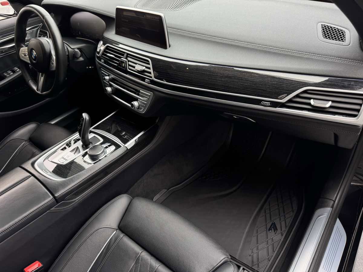 Used 2020 BMW 740i 740i w/ M Sport Package image 23