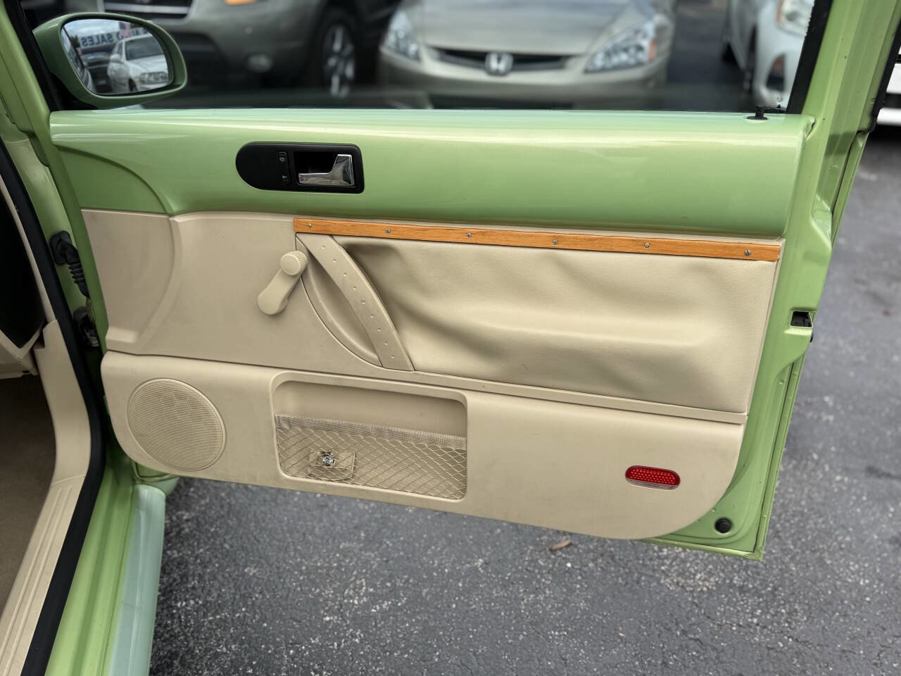 Used 2002 Volkswagen Beetle GL image 17